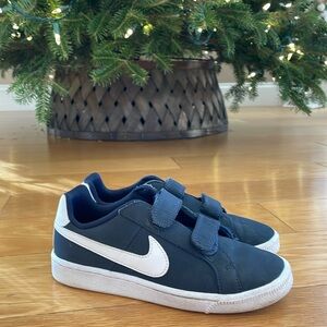 Boys Nike Shoes size 2Y